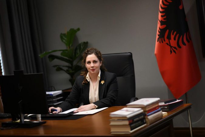 Xhaçka përgënjeshtron artikullin e ‘The Times’ për kamp azilantësh: E trishtuar, gjithmonë e kam admiruar cilësinë e mediave britanike xhacka 675x450 1