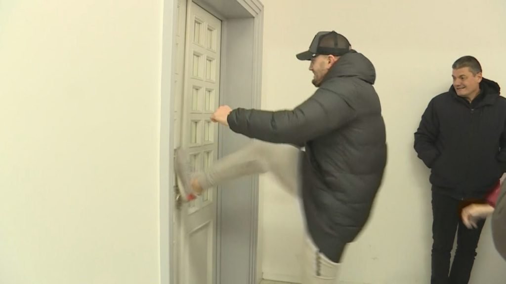 Shkelmoi derën/ PD kallëzon penalisht shoqëruesin e Berishës: Me ndikim në një rrjet kriminal 0eb05484 d89f 4a00 b897 1807856d9c3d