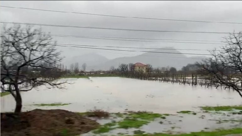 Përmbyten 200 ha tokë në Balldren të Lezhës, Emergjencat: Hidrovorët po punojnë me kapacitet të plotë 1610091050 LEZH2 770x434 1