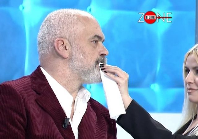 “Eja të pastroj buzët”, Rama “ngacmon” Sofien tek Arian Çani 640 0 61bd02c95f36f