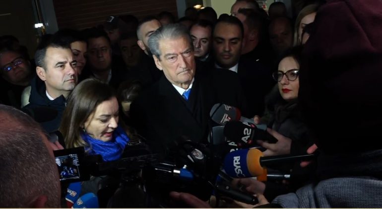 Vokshi njofton rezultatet e referendumit. Ja rezultati përfundimtar Albana Vokshi