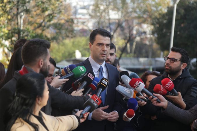 Tensionet në seli/ Basha tregon çfarë diskutoi me ambasadorët Basha ok 4 675x450 1