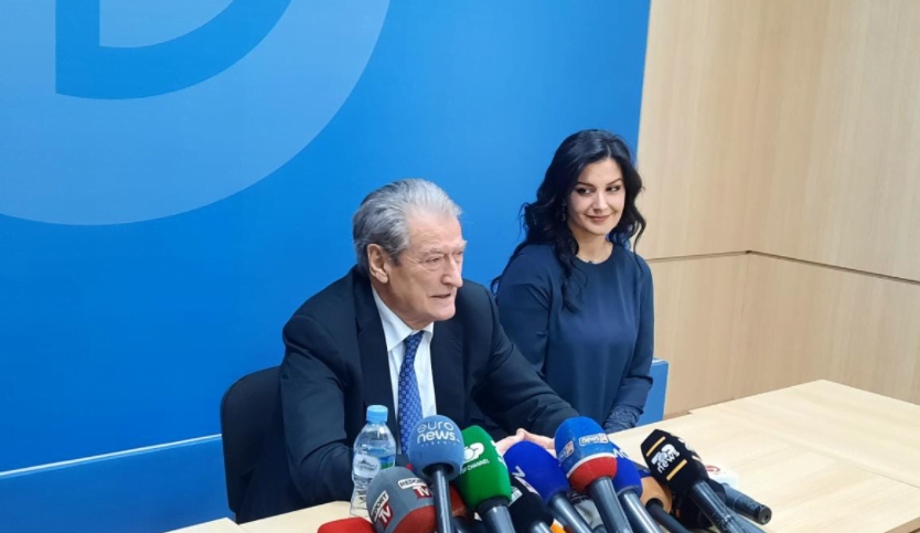 “Përballë keni njeriun e karriges dhe njeriun e misionit”, Berisha: Ftoj çdo demokrat të bashkohet me partinë e rithemeluar Berisha SELI