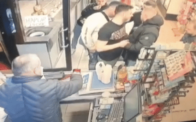 VIDEO/ Momenti i vrasjes së 27-vjeçarit brenda marketit në Tiranë, ja si nisi sherri mes të rinjve Jurgen duka