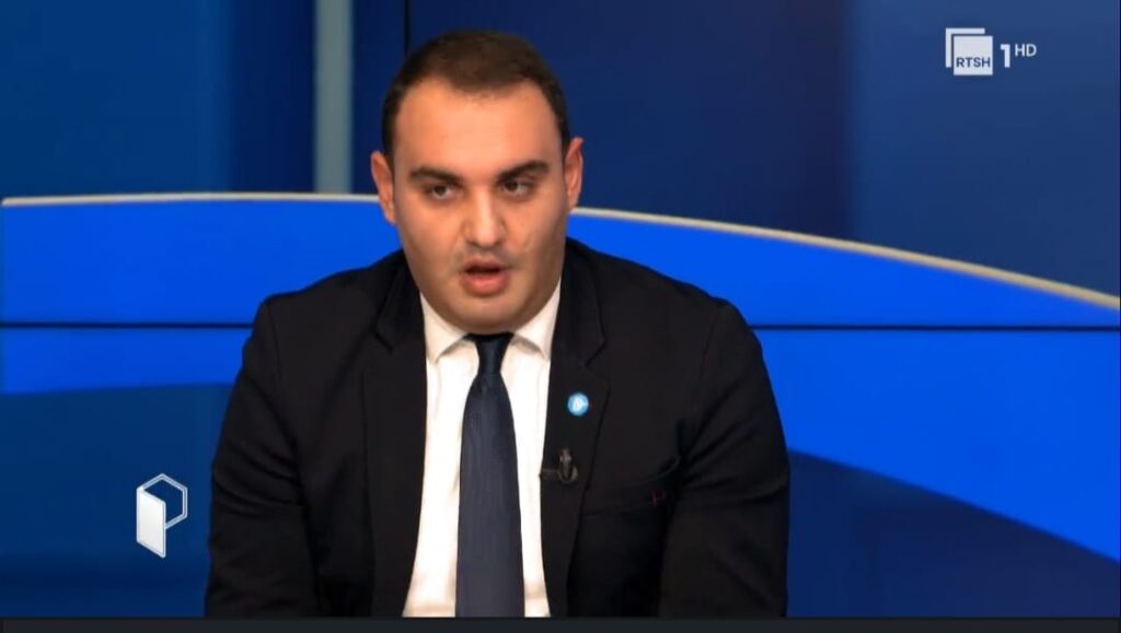 Këlliçi: Çfarë më thanë në ambasadën e SHBA për përplasjen Berisha-Basha a7ddcc73 d0aa 46b8 a4be 8fbfa7d1a39c