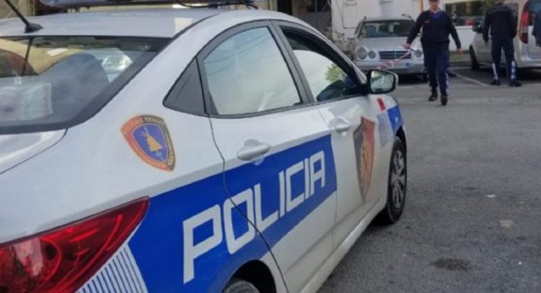 Shijak/ Përplasen dy automjete, plagosen shoferët dhe pasagjerët auto policia durres 850x450 11621671050 770x417 2