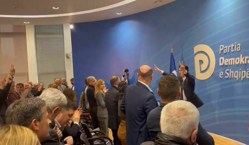 Nis me ovacione mbledhja e Këshillit Kombëtar në Selinë Blu basha 3