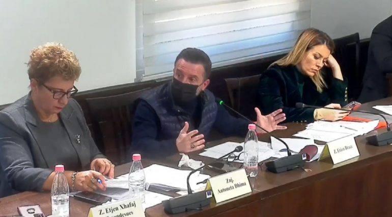 Komisioni i Ekonomisë, shpërthen Braçe: Inefiçencë totale e parasë publike brac 770x428 1