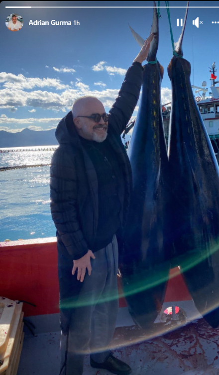 FOTO/ Rama kap peshkun e madh 1 edi rama