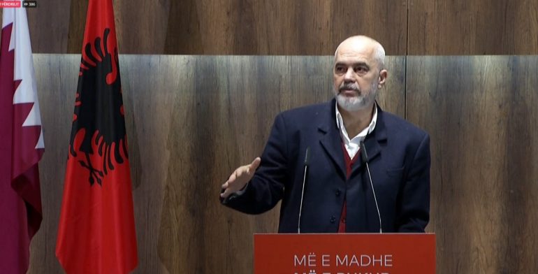 Rama zbulon projektet në shkolla dhe iu përgjigjet akuzave të opozitës: Miliardat e rindërtimit s’i mori qeveria me thes, ja kush i administron edi rama3 770x392 1