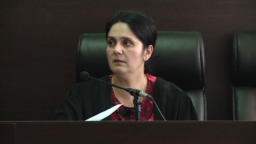 Çfarë ndodhi në sallë? GJKKO shtyn vendimin për ish-gjyqtaren e Krujës enkeleda