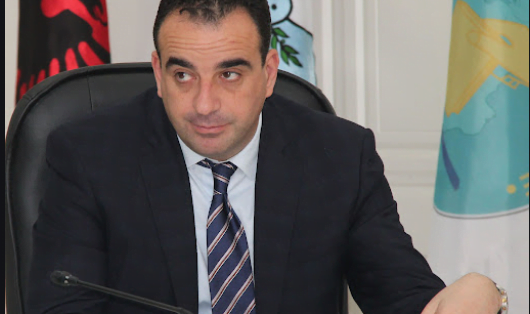 Lirohet nga detyra kreu i AKU, ja kush emërohet në vend të tij falenderoj
