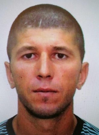 Qipro/ Policia sekuestron 3.5 kg marijuanë, publikohet fotoja e shqiptarit të kërkuar 1 fotyoo 1 329x450 1