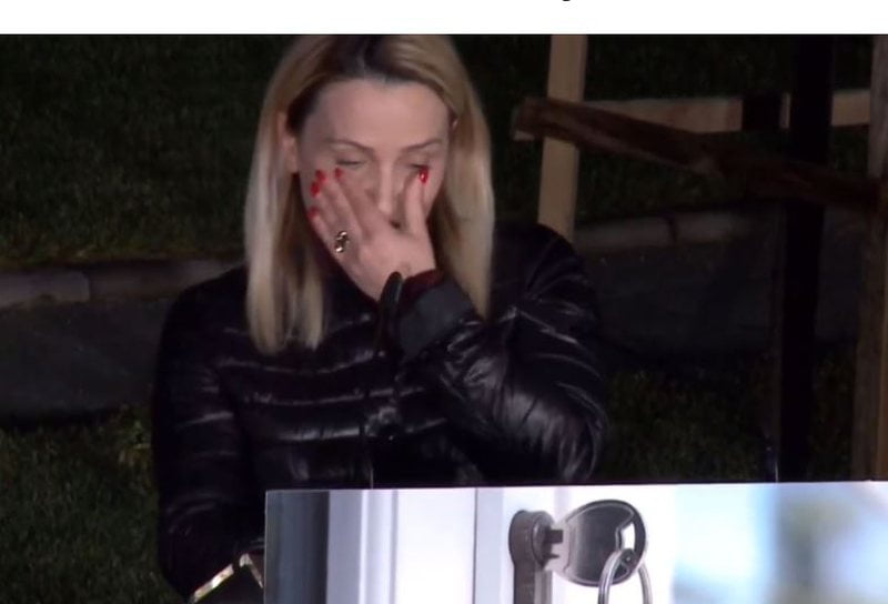 Kryebashkiakja e Kurbinit shpërthen në lot në mes të fjalimit majlinda cara