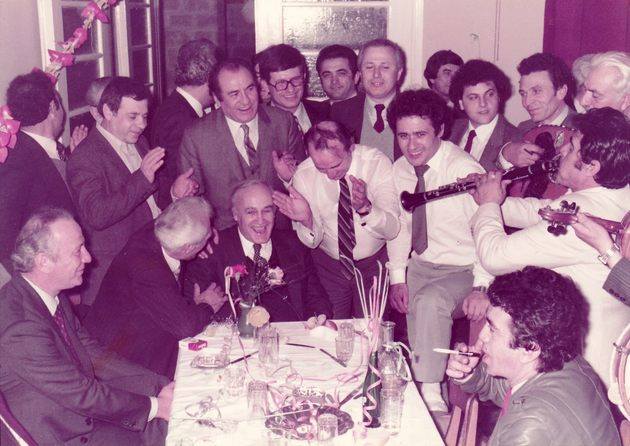 Ndahet nga jeta ish-presidenti grek Karolos Papulias. Lidhja e tij me shqiptarët 1 papulias.feste