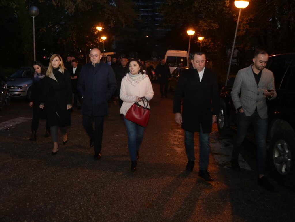 Fotot/Para Kuvendit të Berishës, Basha drekë pune me kryetarët e degëve të PD-së 2 pd2