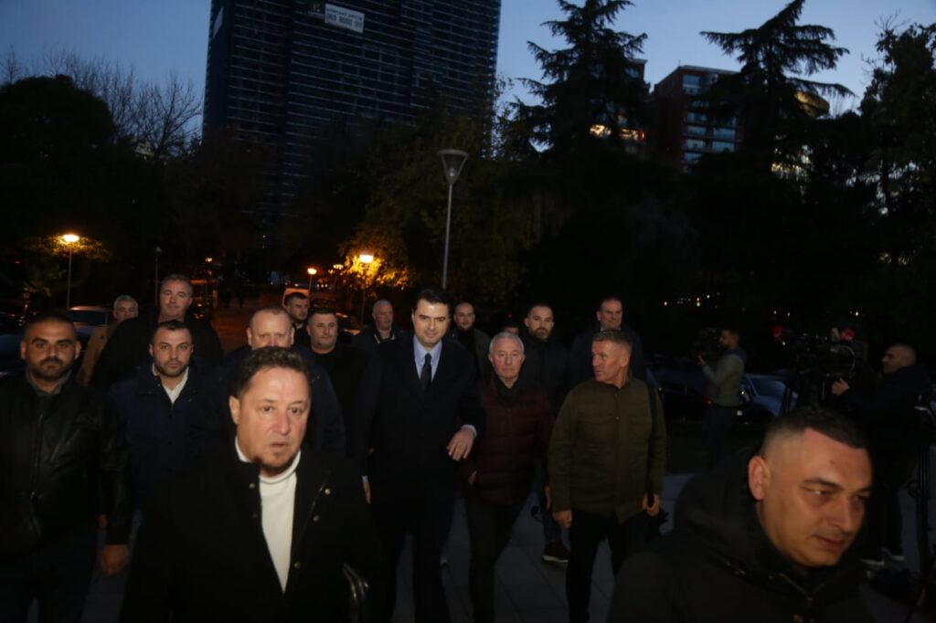 Fotot/Para Kuvendit të Berishës, Basha drekë pune me kryetarët e degëve të PD-së pd8