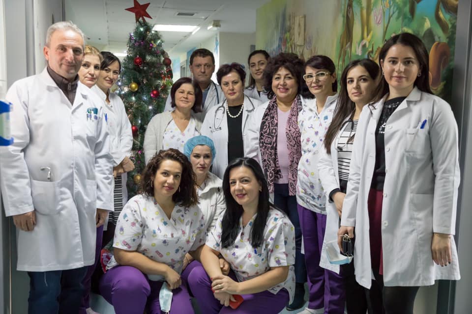 Krenare për ju/ Manastirliu ndan foton e mjekëve për pacientët e vegjël pediater mjeke ogerta
