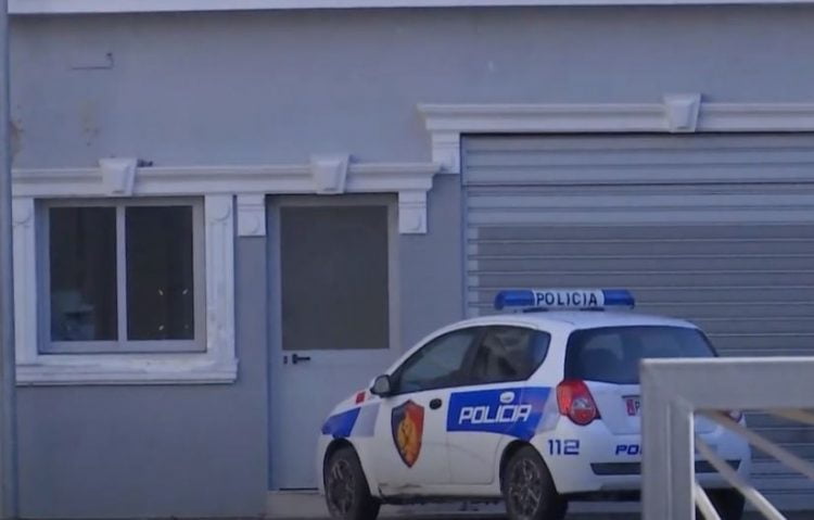 Arrestohen 2 shoferë të autobusit Athinë-Tiranë, kalonin kontrabantë produkte kozmetike dhe rroba pol 4