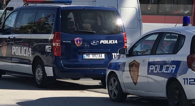 Prezantoheshin si punonjës të një fondacioni për lehtësim kredie, arrestohen tre të rinj në Elbasan policia rruge