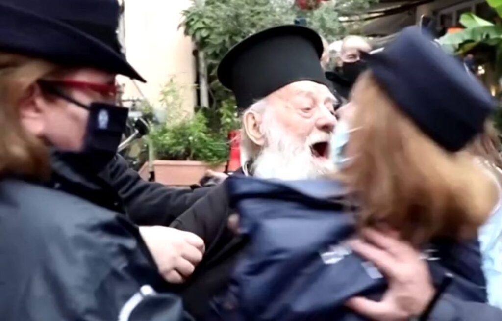 Prifti grek sulmon Atin e Shenjtë: Papa, je heretik! (VIDEO) prift