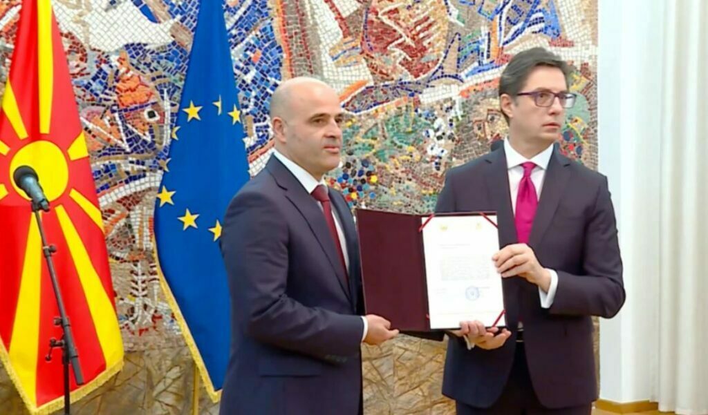 Dimitar Kovaçevski merr mandatin për formimin e qeverisë rmvc