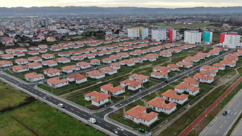 Nga largimi nga shtëpitë e shkatërruara te rikthimi në banesat e reja, Rama publikon videon thumane