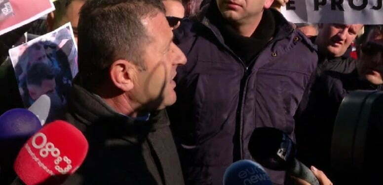 Protestuesi: Pse nuk vjen Lul Bukuroshi te populli, s’po kërkojmë luksin e tij që ka bërë 4 vila 1643273251 protesta