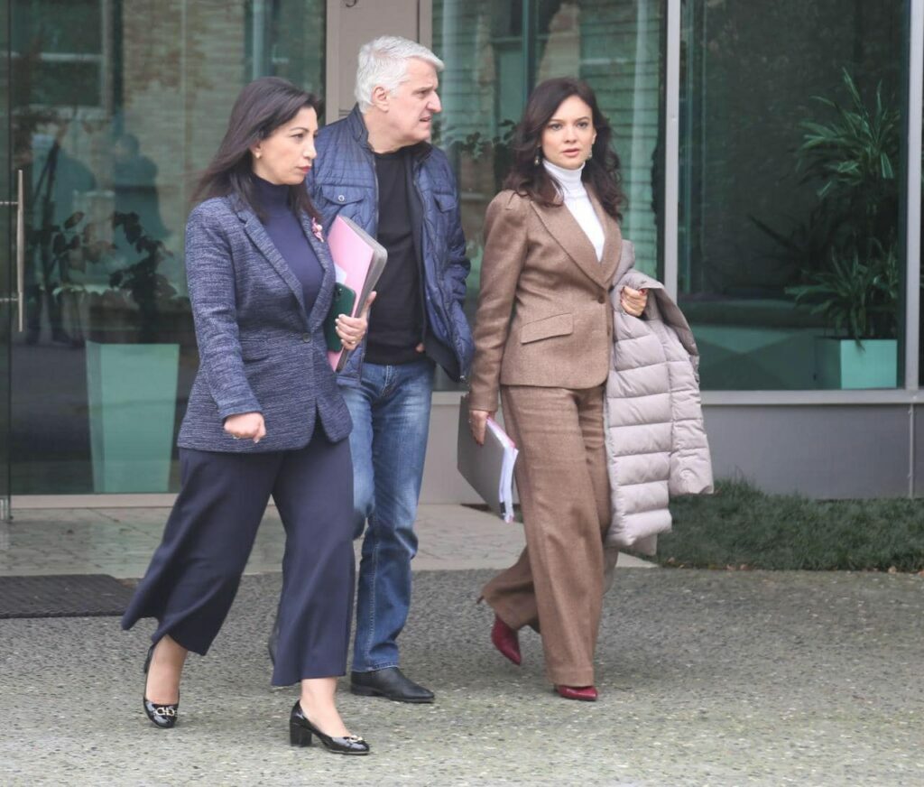 FOTOT / Në PS e marrin me të qeshur situatën në PD, rishfaqet Pandeli Majko 1 271725607 249457770638566 9050069460538699626 n