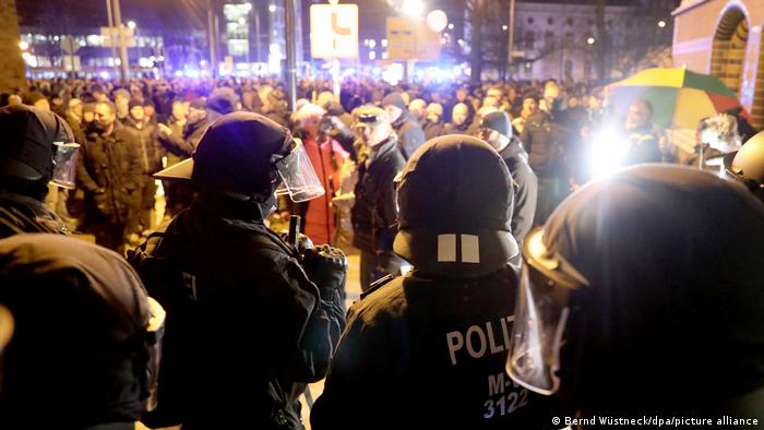 Masat e reja anti-Covid/ Rreth 12 mijë gjermanë ngrihen në protesta 60321655 303