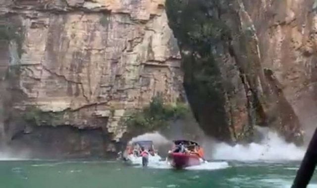 Video/ Momenti kur shkëmbi shkëputet e bie mbi varka: 7 të vdekur dhe 32 të plagosur 640 0 61da97d12bf6b