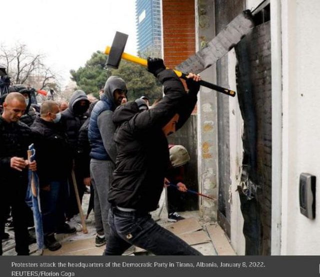 Prokuroria kërkon burg për 25 nga 34 të arrestuarit në protestën e dhunshme 640 0 61dac543710a6