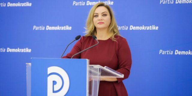 Vokshi i kthehet grave mbështetëse të Bashës: Shihni si është dhunuar… 640 0 61dc81c30e51b