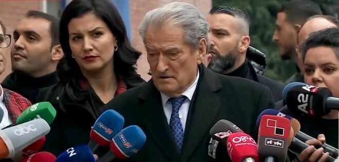 VIDEO/ PD: Berisha dëshmoi që është gati të bëjë gjithçka, edhe viktima… Berisha rikthehet ne PD