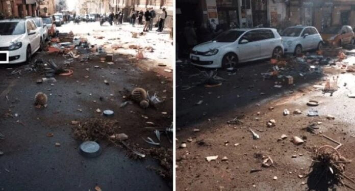 VIDEO/ Gruaja del nudo në ballkonin e shtëpisë dhe godet njerëzit në rrugë Grua 696x375 1