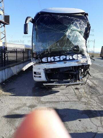 Aksidentohet autobusi me 29 pasagjerë shqiptarë në Bullgari 2 IMG f60d48e18cb5d3dbe1db80c1fe3036fc V result