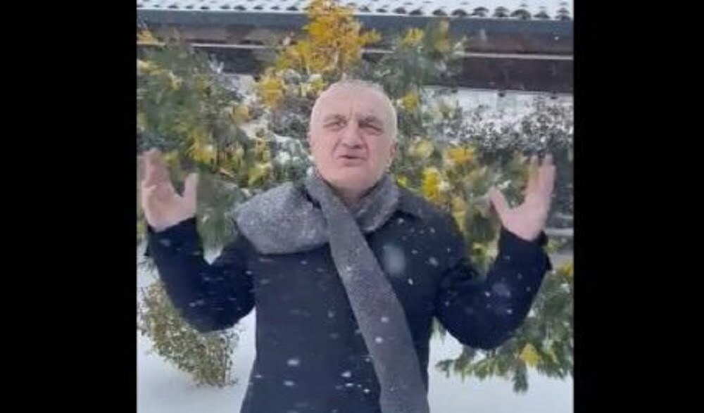 VIDEO/ Ilir Meta reciton mes borës vargjet e Naimit: Si trimi në ball u sule, ta paçim për jetë hua! Ilir Meta 453x375 1