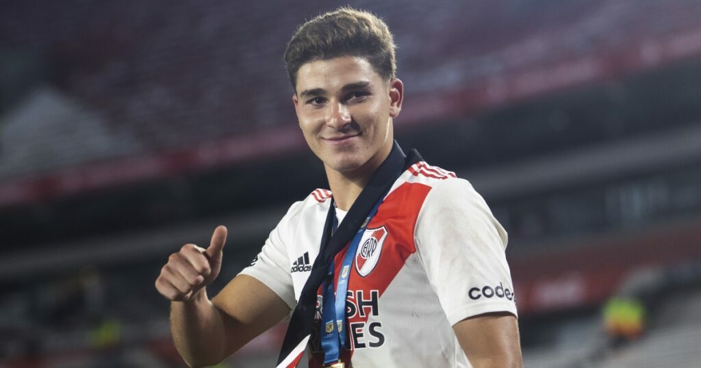 Inter dhe Milan pas talentit argjentinas Julian Alvarez