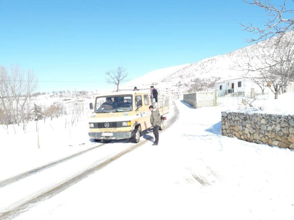Korça destinacioni për fundjavën, bora zbardh fshatrat turistikë Korce bora 2