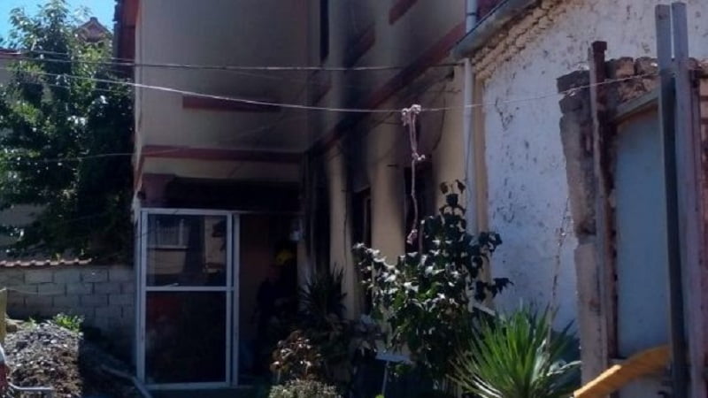 Digjet banesa e 80-vjeçarit në Mat, përfshihet nga flakët edhe shtëpia e fqinjës PPP