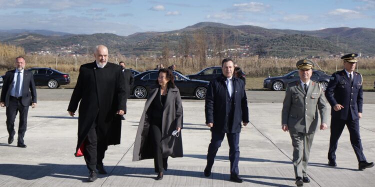 VIDEO/Rama publikon pamjet: Ja si do të jetë Baza Ajrore e Kuçovës Rama kucove 750x375 1