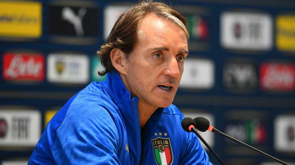 Mancini mirëpret Balotelin në kombëtare Roberto Mancini press conference Italy 08112021