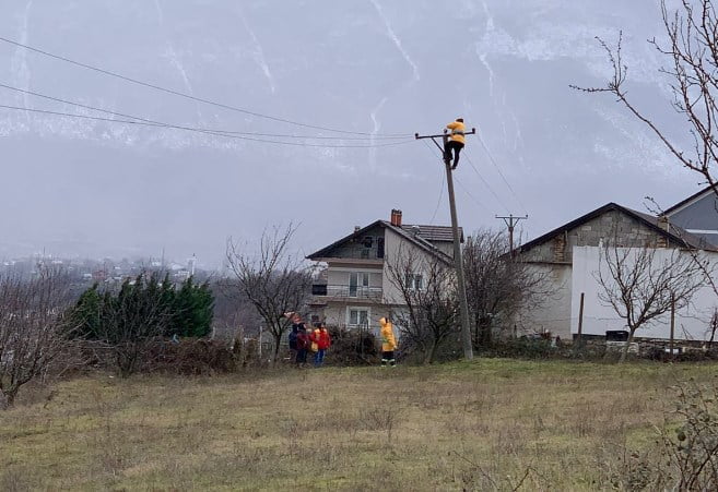 OSSH në terren për riparimin e avarive nga moti i keq Screenshot 15