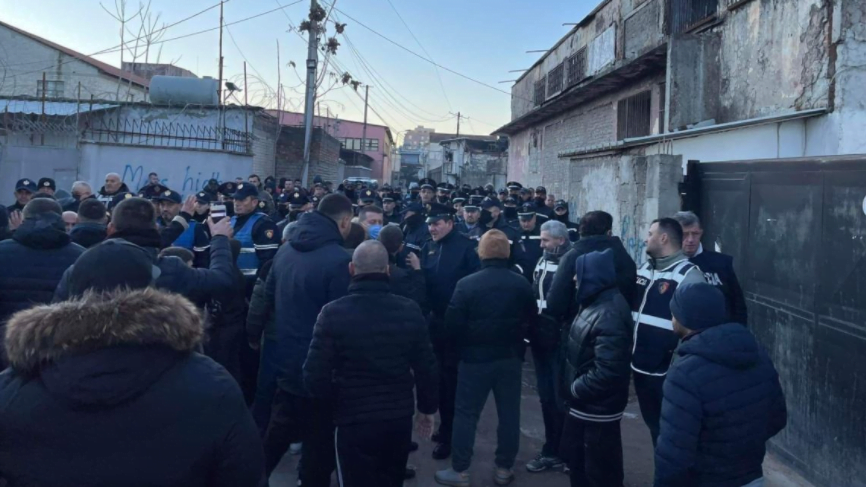 Protesta e banorëve të “5 Majit”, deputetët e PD-së zbresin në terren Untitled 4