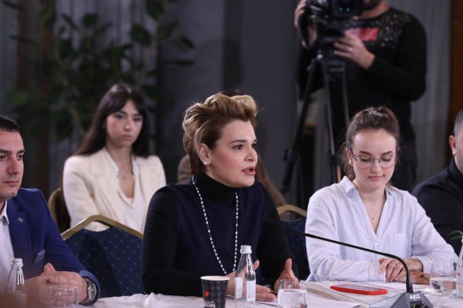 Kryemadhi prezanton Ekipin e Gjeneratës për Ndryshim: Vota që morëm në 25 prill s’u përkthye në mandate WhatsApp Image 2022 01 30 at 13.20.33 675x450 1