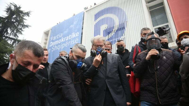 Berisha njofton se do rikthehet sërish sot te selia e PD beriha