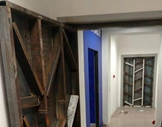 A do ndërhyjë policia nëse thyhet dera e blinduar e PD? dera blinduar pd