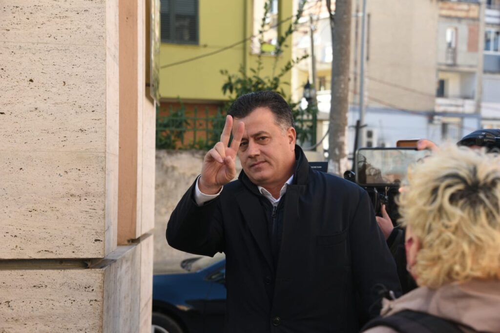 Pas Berishës, merret në pyetje edhe Flamur Noka. Deputeti mbërrin në prokurori (Foto) 1 flamur noka ne prokurori protesta1