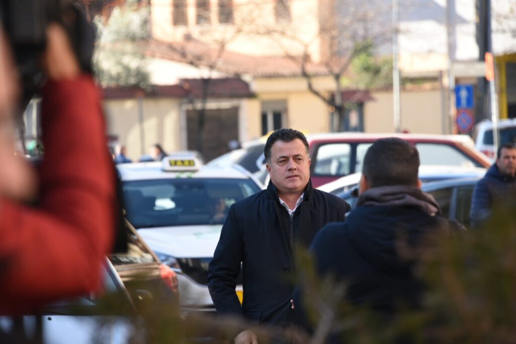 Pas Berishës, merret në pyetje edhe Flamur Noka. Deputeti mbërrin në prokurori (Foto) flamur noka ne prokurori protesta3