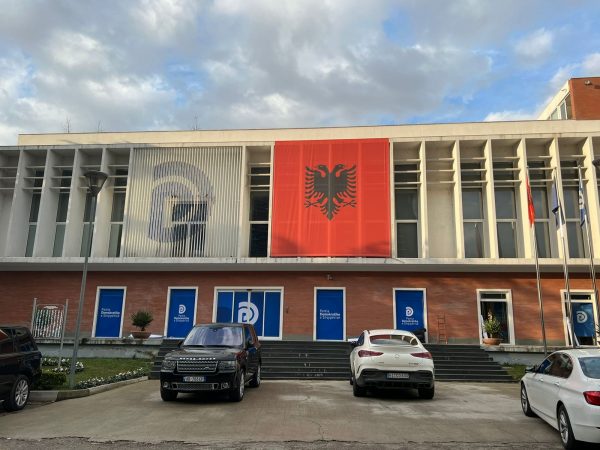 PD i përgjigjet Komisionit të Rithemelimit: Gjuha dhe aktet e Berishës kanë qëllim të nxisin dhunë! foto 1 600x450 1